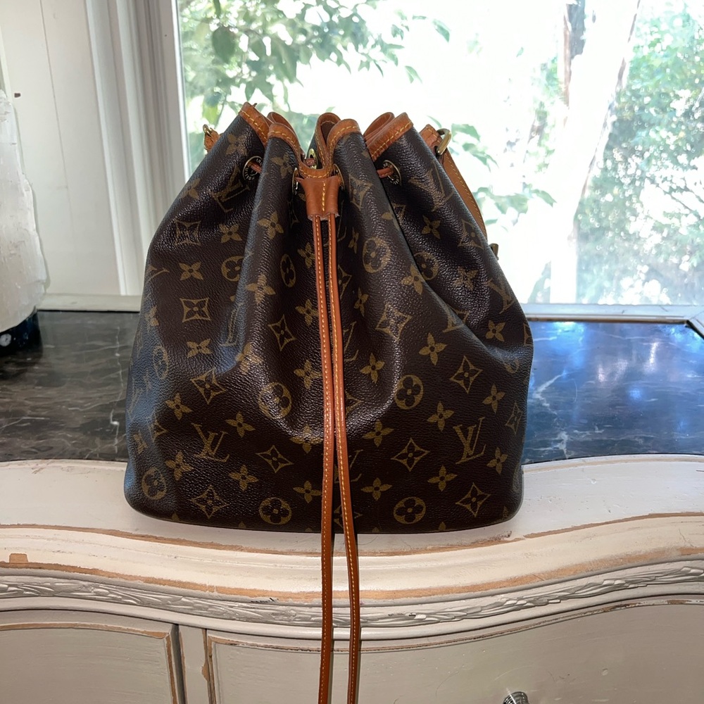 Authentic Louis Vuitton Noe bag